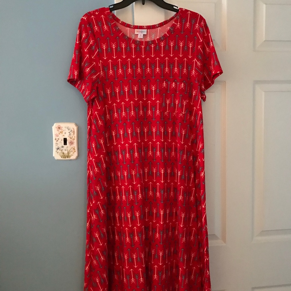 Medium LuLaRoe Carly